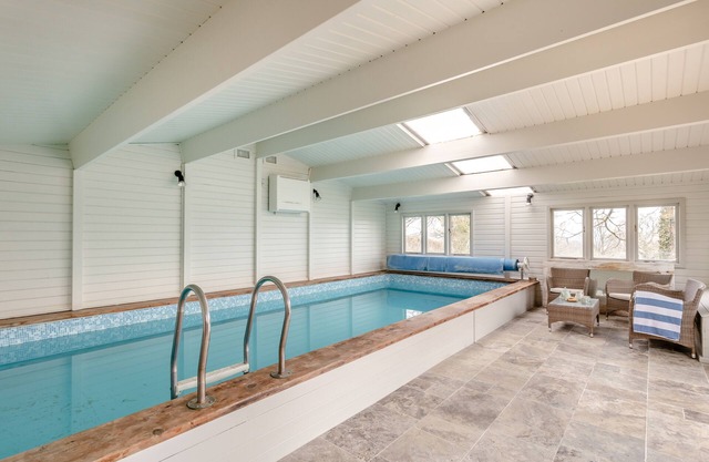 Lewer Farmhouse - Six Bedroom House, Sleeps 12