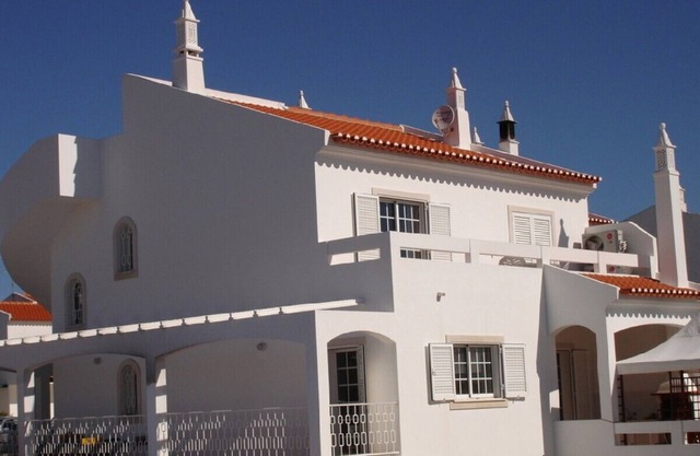 Lic 11363/AL Wonderful 6 bed 5 bath house with heatable pool close to beach