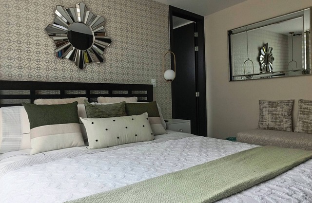 LIKE a HOME: Queen&Full Beds + Balcony + Parking - 7thFLOOR