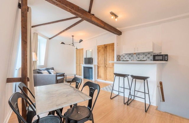 Lille : 7 minutes from the train stations!