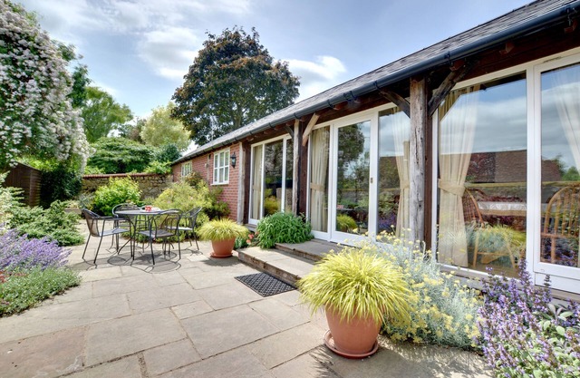 Lime Trees - Two Bedroom House, Sleeps 4