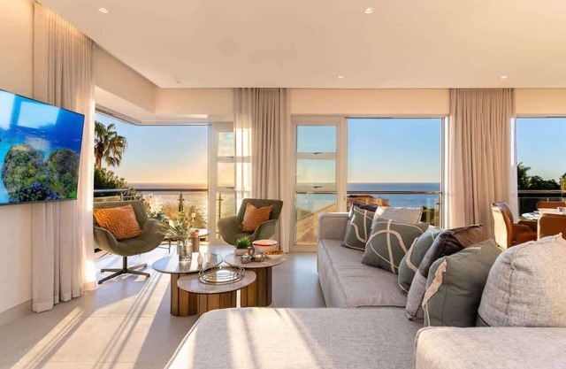Lisburn on Clifton Villa - Ocean Views, Sleeps 15