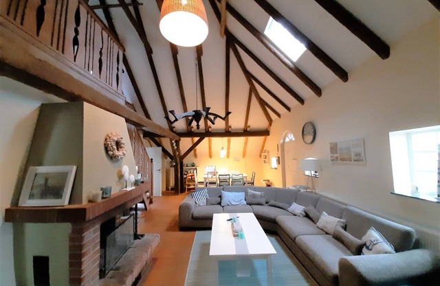 Listed country house in secluded location - dogs welcome - free wifi - close to the dyke