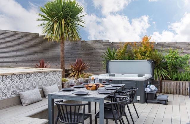 Little Beach House by Bloom Stays - a holiday let that sleeps 8 guests in 3 bedrooms