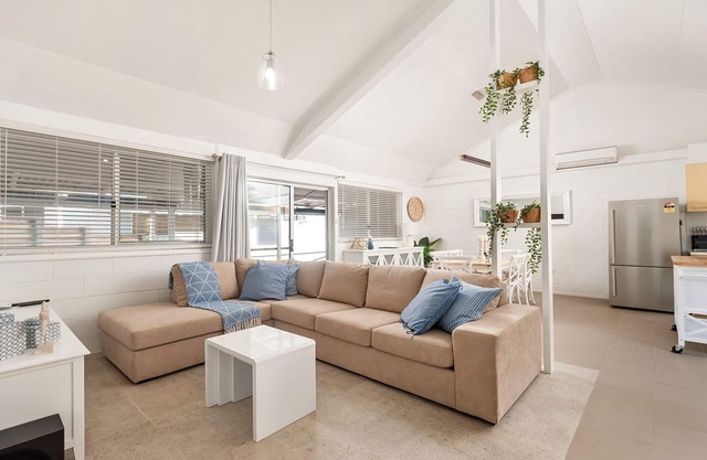 Little Kingsley Beach House - Back Flat - across the road from the Beach