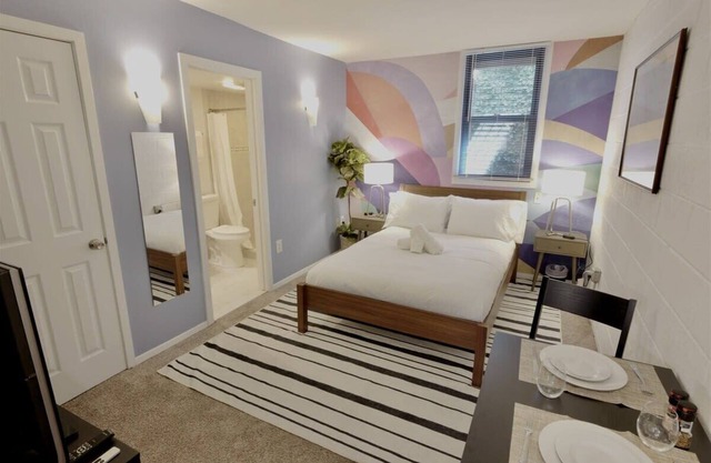 Little Luxuries in Logan, perfect studio for 2!