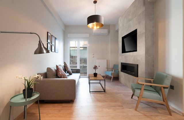 LIV - Cozy Urban Apartment in Pagrati