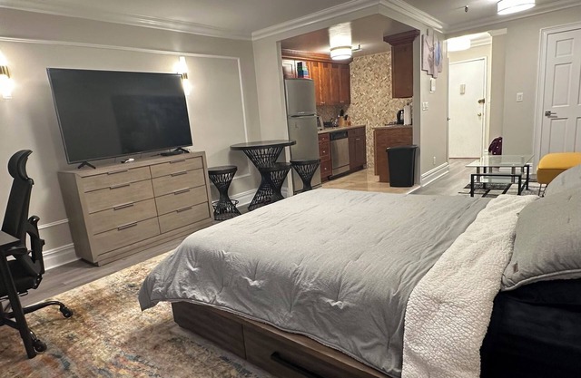 LIVE LIKE A NATIVE NEW YORKER, COZY STUDIO APARTMENT