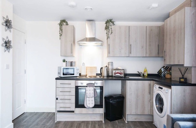 Livestay Modern Spacious 2 Bed 2 Bath Apartment