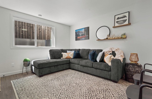 Livingston Way | Family-Friendly Retreat | 55" TV!