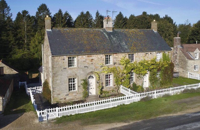 Located in the Castle Howard Estate village of Coneysthorpe, The Green is a cosy cottage that has be