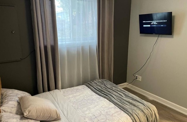 Located minutes drive to Canadian Tire Centre, restaurants, and Shopping mall