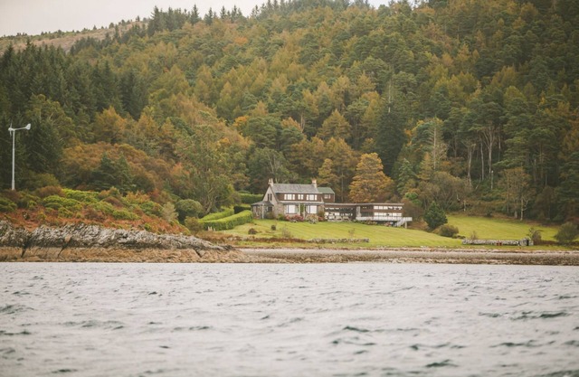 Loch View House - Seven Bedroom Villa, Sleeps 16