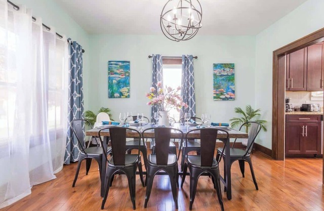 Lockport Haven/3 King Beds/Wi-fi/Near Downtown!