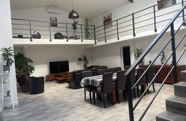 LOFT near Paris Champs Elysees/Arena la Defense/JO 2024