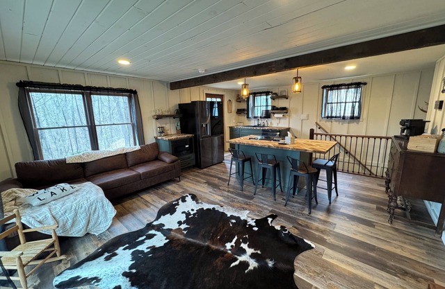 Log cabin minutes from Raystown Lake!