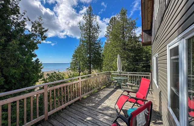 Log Cottage on Lake Huron – Peaceful South Shore Escape on Manitoulin Island.
