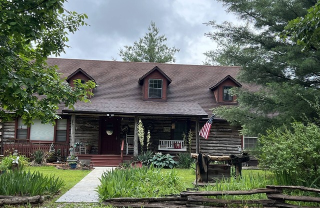 Log Home in the woods. privacy, deer, “Little Paradise”you’ll love country