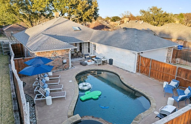 Lone Star Retreat - Game Room - Pool - Spa