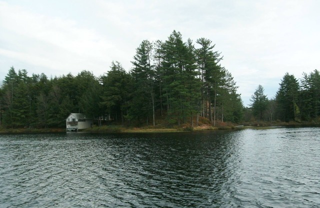 LONG POND CABIN SURROUNDED BY WATER w/Great Sandy Beach