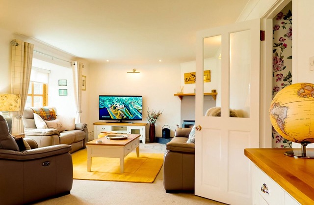 Longfield, Daviot - woodland cottage near Inverness