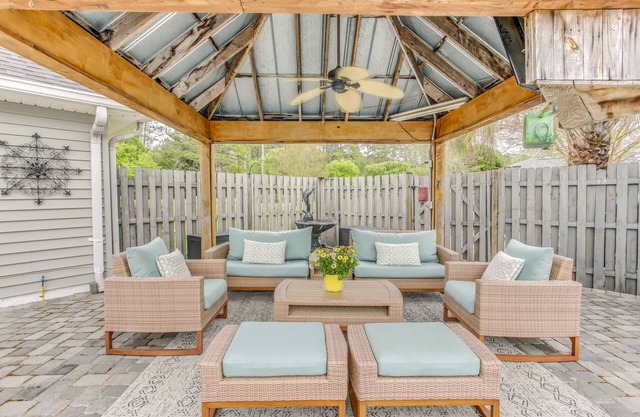 Longs Getaway w/Pool & Hot Tub - 13 Mi to Beach!