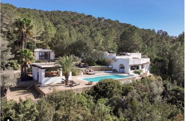 LOOK NO FURTHER! Gorgeous old finca with sea view!