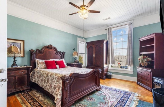 Lorriena Room - Southern Mansion