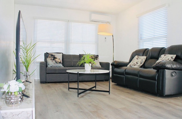 LOS ANGLES GEM- HEART OF MONTEREY PARK