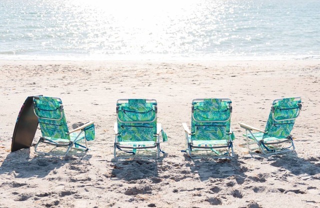"Lost Loon" Oceanfront Cottage by Roxy Rentals