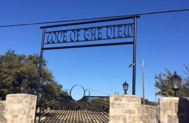 Love of the View - Glen Rose Luxury Cottage