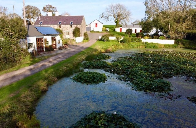 Loved for Its Tranquility, exclusivity. Central location. Hot tub.