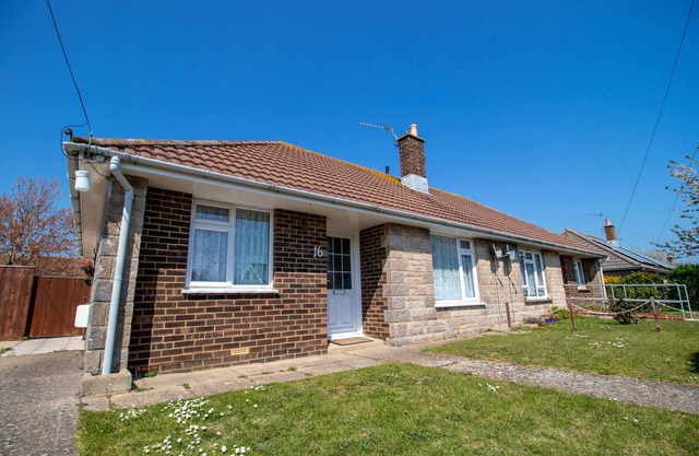 Lovely 2 Bedroom Bungalow Close To Beach, Village And Shops. Good Prices Too.