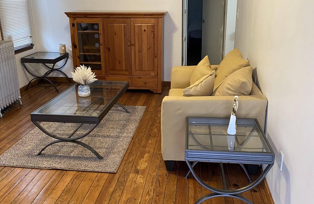 Lovely 2-bedroom rental unit with free parking..