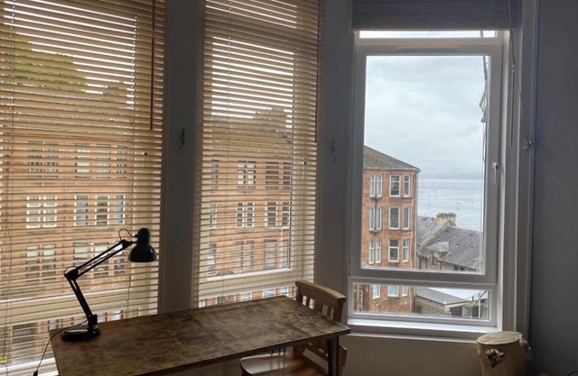 Lovely 2 Bedroom with Riverside Views Dog Friendly