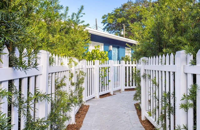 Lovely 2 BR Condo With Free Parking on Premises