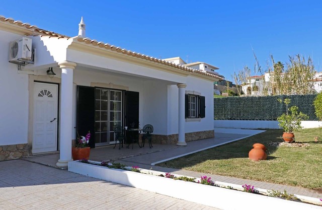 Lovely 3 bed 2 bath bungalow, private pool, 5 mins from Praia Verde 94153/AL