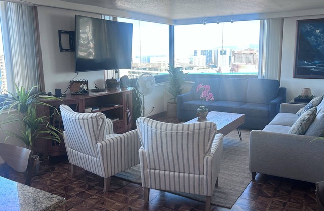 Lovely 3-bed, 3-bath 46th floor penthouse condo with gorgeous views, and a lanai