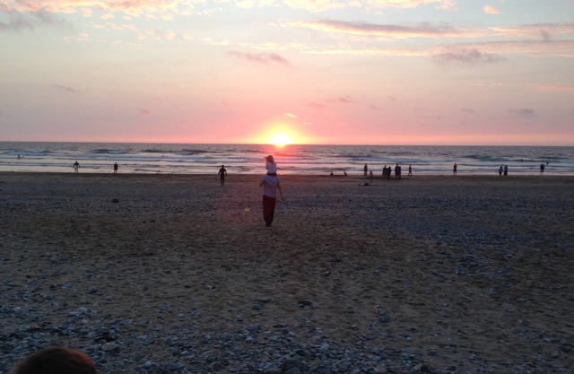 Lovely 3 Bed apartment-just 3 min walk from the beach.
