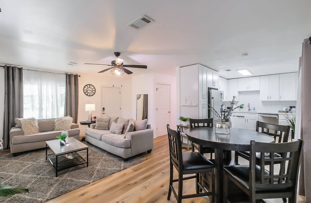 Lovely 3 bedroom home near Downtown & Heights, Pet Friendly