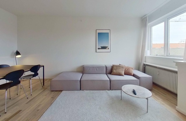 Lovely 3-BR in Frederiksberg with balcony - 284