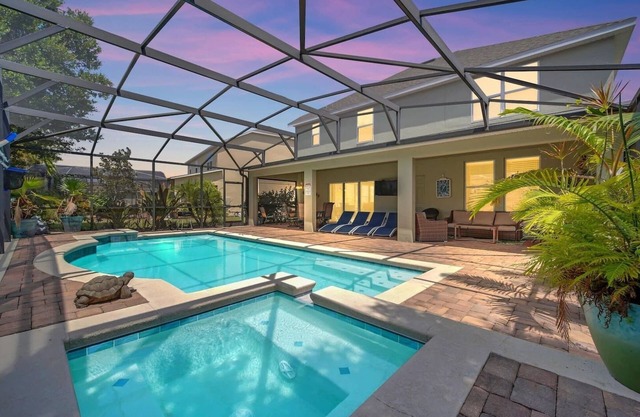 Lovely 6 bedroom Pool Home w/5 King beds and more