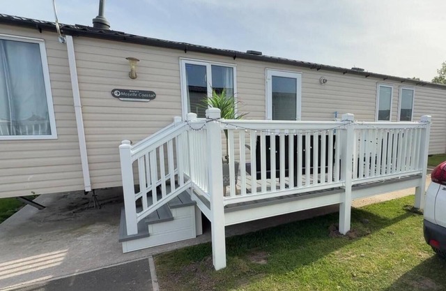 Lovely 6 berth caravan at Ty Mawr Holiday Park, North Wales ref 86004K