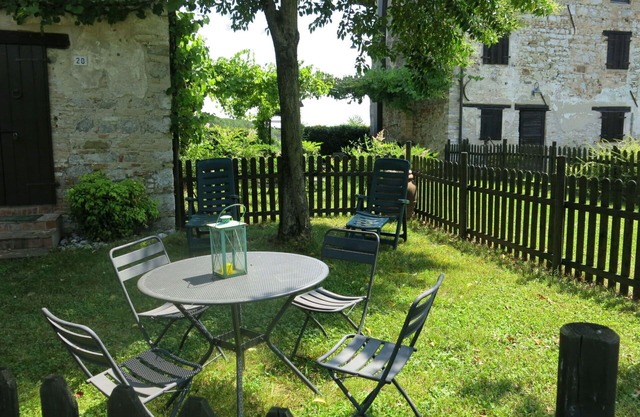 Lovely apartment for 2 guests with patio, pets allowed and parking