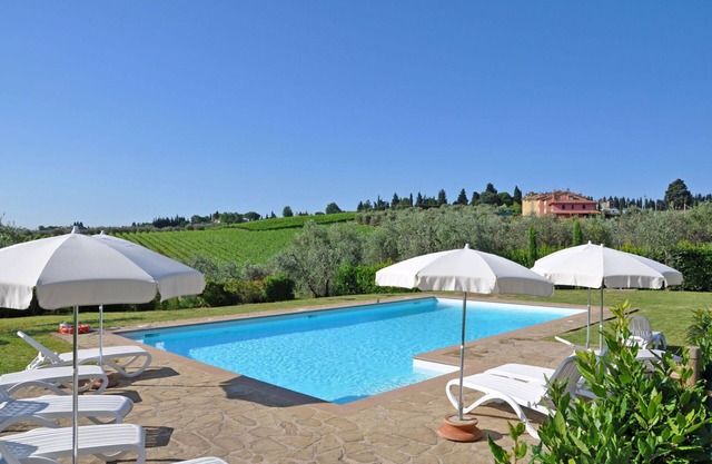 Lovely apartment with pool, A/C, WIFI, panoramic view and parking, close to Greve In Chianti
