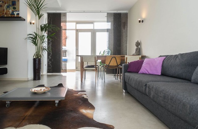 Lovely and stylish two bedroom apartment, for up to four people, in the Westerpark area of Amsterdam
