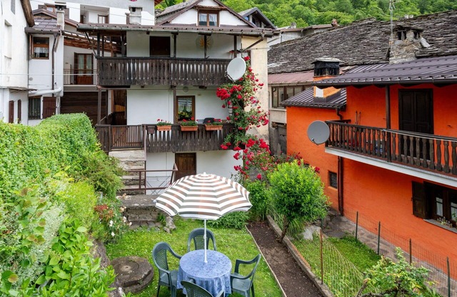 Lovely apartment for 5 people with WIFI, TV, balcony, pets allowed and parking