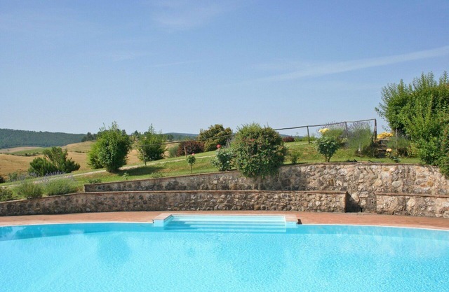 Lovely apartment for 5 people with pool, WIFI, panoramic view and parking, close to Siena