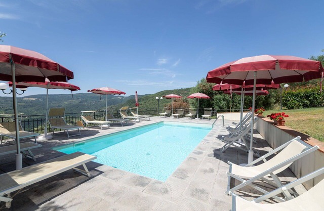 Lovely apartment for 4 people with pool, WIFI, A/C, TV, pets allowed, panoramic view and parking
