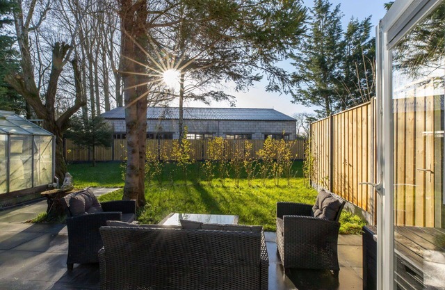 Lovely apartment for 2 guests with WIFI, hot tub, TV, terrace, pets allowed and parking